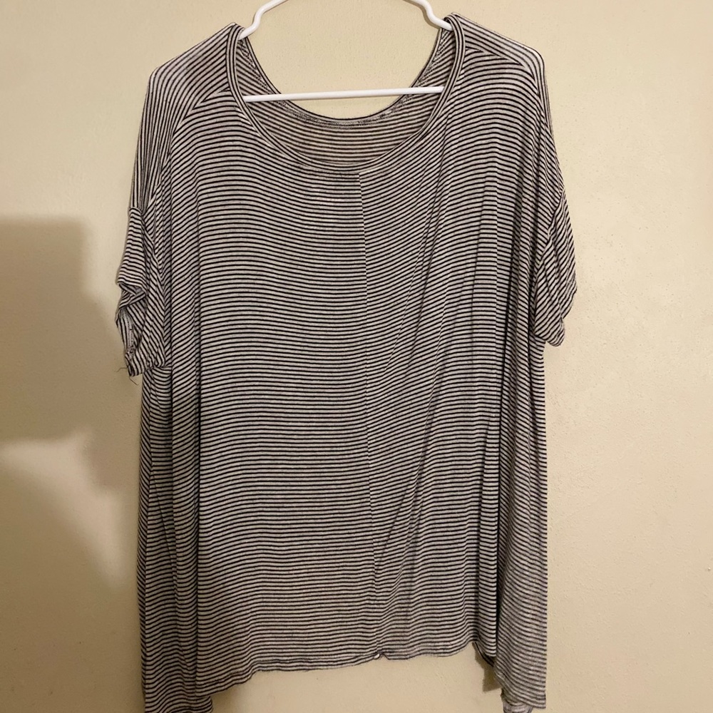 Very loose and stretchy stripped shirt!